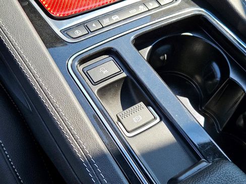 Used 2019 Jaguar F-PACE R-Sport image 18