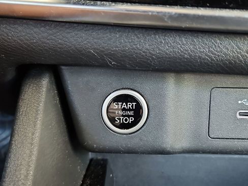 Used 2023 Nissan Rogue S image 17