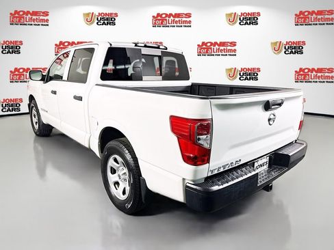 Used 2017 Nissan Titan S image 2