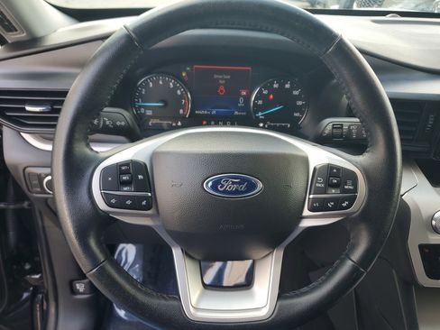 Used 2023 Ford Explorer XLT image 22