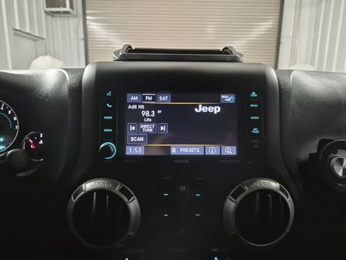 Used 2015 Jeep Wrangler Unlimited Sahara w/ Connectivity Group image 23