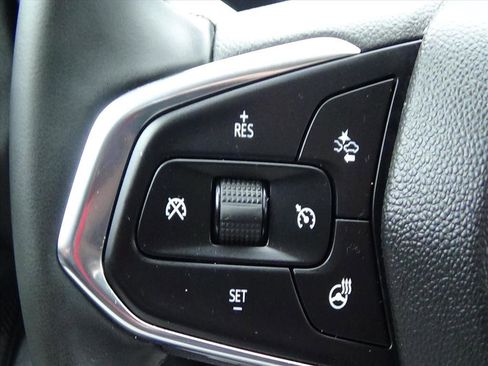 Used 2025 Chevrolet Trax LT image 20