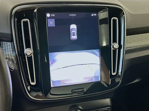 Used 2023 Volvo XC40 B5 Plus AWD/4WD image 19