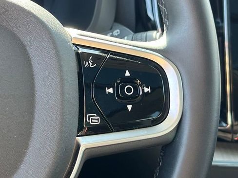 Used 2025 Volvo XC60 B5 Plus image 21