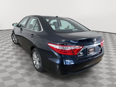 Used 2015 Toyota Camry XLE w/ Moonroof Package FWD image 16