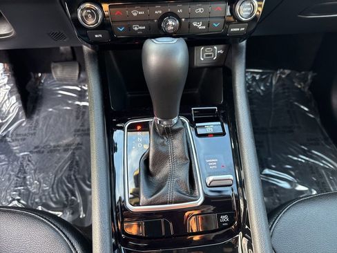 Certified 2025 Jeep Compass Limited image 14