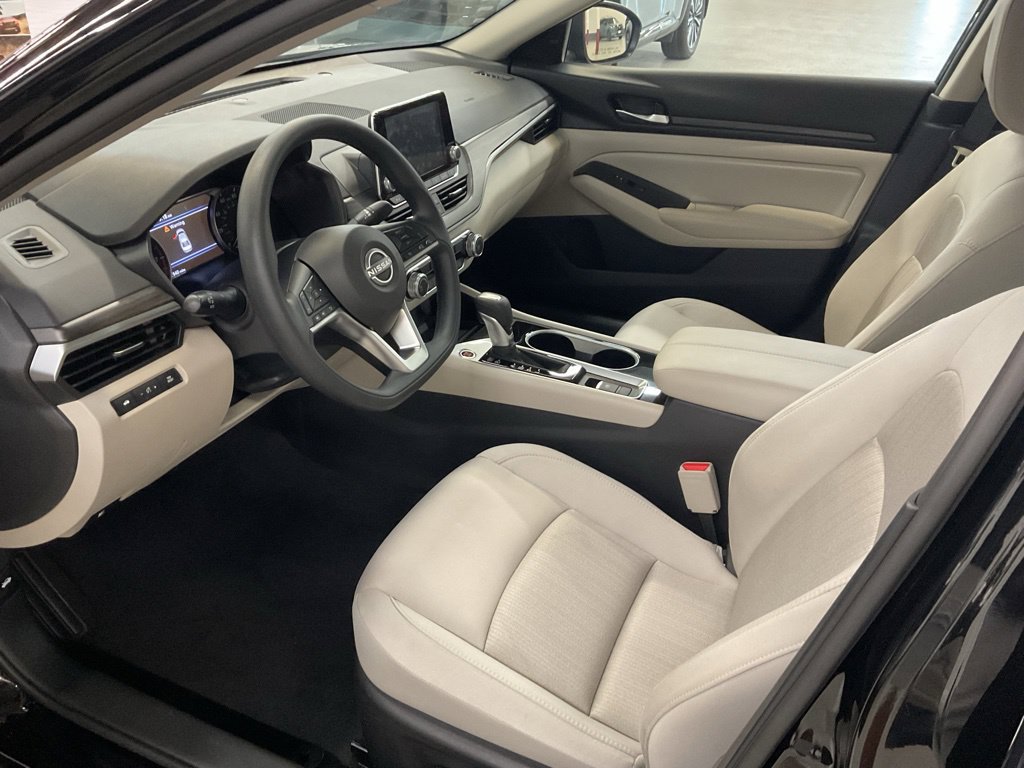 Used 2024 Nissan Altima 2.5 SV AWD/4WD image 10