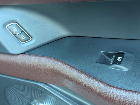 Used 2023 Ford Expedition Limited image 39