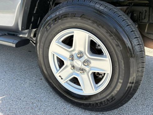 Used 2020 Jeep Gladiator Sport w/ Quick Order Package 24S AWD/4WD image 15