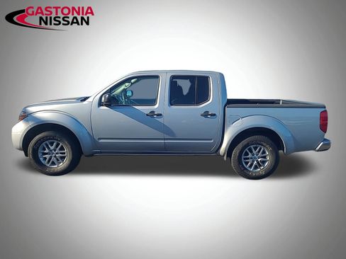 Used 2019 Nissan Frontier SV image 5
