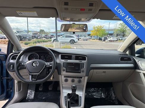 Used 2017 Volkswagen Golf S image 12