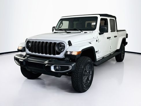 Used 2024 Jeep Gladiator Sport AWD/4WD image 1