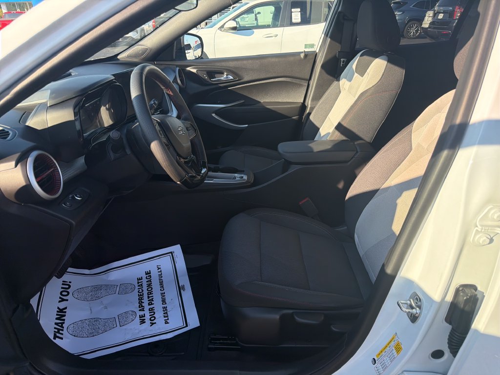 Used 2025 Chevrolet Trax RS w/ Driver Confidence Package FWD image 12