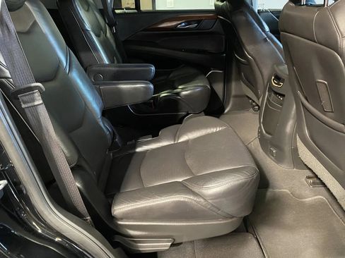 Used 2019 Cadillac Escalade Premium Luxury image 7