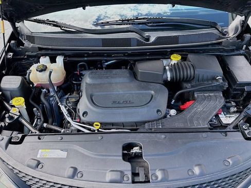 Used 2020 Chrysler Voyager L FWD image 29