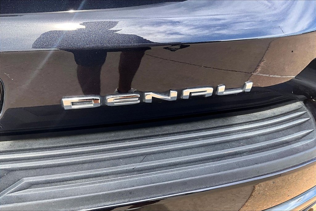 Used 2023 GMC Yukon Denali Ultimate AWD/4WD image 32