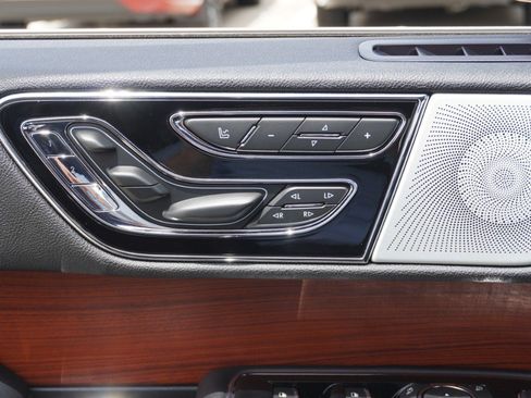 Used 2020 Lincoln Navigator Reserve w/ Equipment Group 208A Reserve AWD/4WD image 22