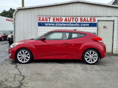 Used 2013 Hyundai Veloster w/ Style Pkg image 2