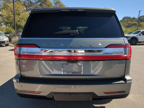 Used 2019 Lincoln Navigator L Reserve image 4