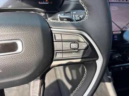 Used 2023 Jeep Grand Cherokee Limited AWD/4WD image 20
