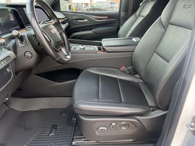 Certified 2024 Cadillac Escalade Luxury AWD/4WD image 17