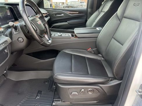Certified 2024 Cadillac Escalade Luxury AWD/4WD image 17