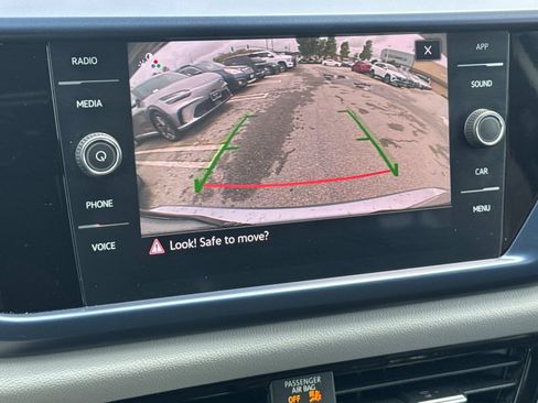 Used 2022 Volkswagen Taos SE FWD image 19