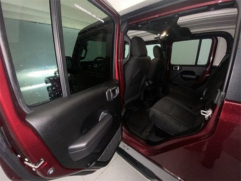 Used 2021 Jeep Gladiator Willys image 21
