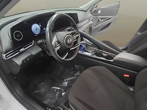 Used 2025 Hyundai Elantra SEL FWD image 12