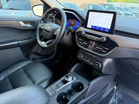 Used 2020 Ford Escape Titanium AWD/4WD image 16