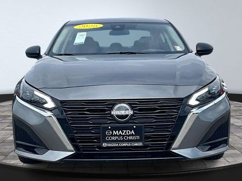 Used 2025 Nissan Altima 2.5 SV FWD image 3