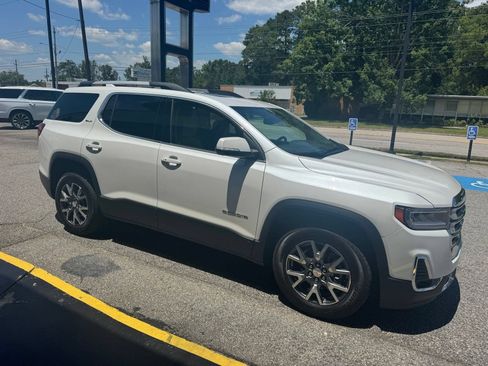 Certified 2023 GMC Acadia SLT w/ Technology Package FWD image 12