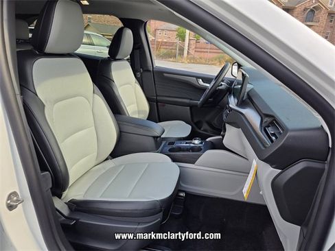 New 2025 Ford Escape SE image 13