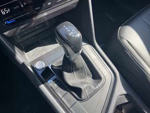 Used 2022 Volkswagen Tiguan SE R-Line image 26