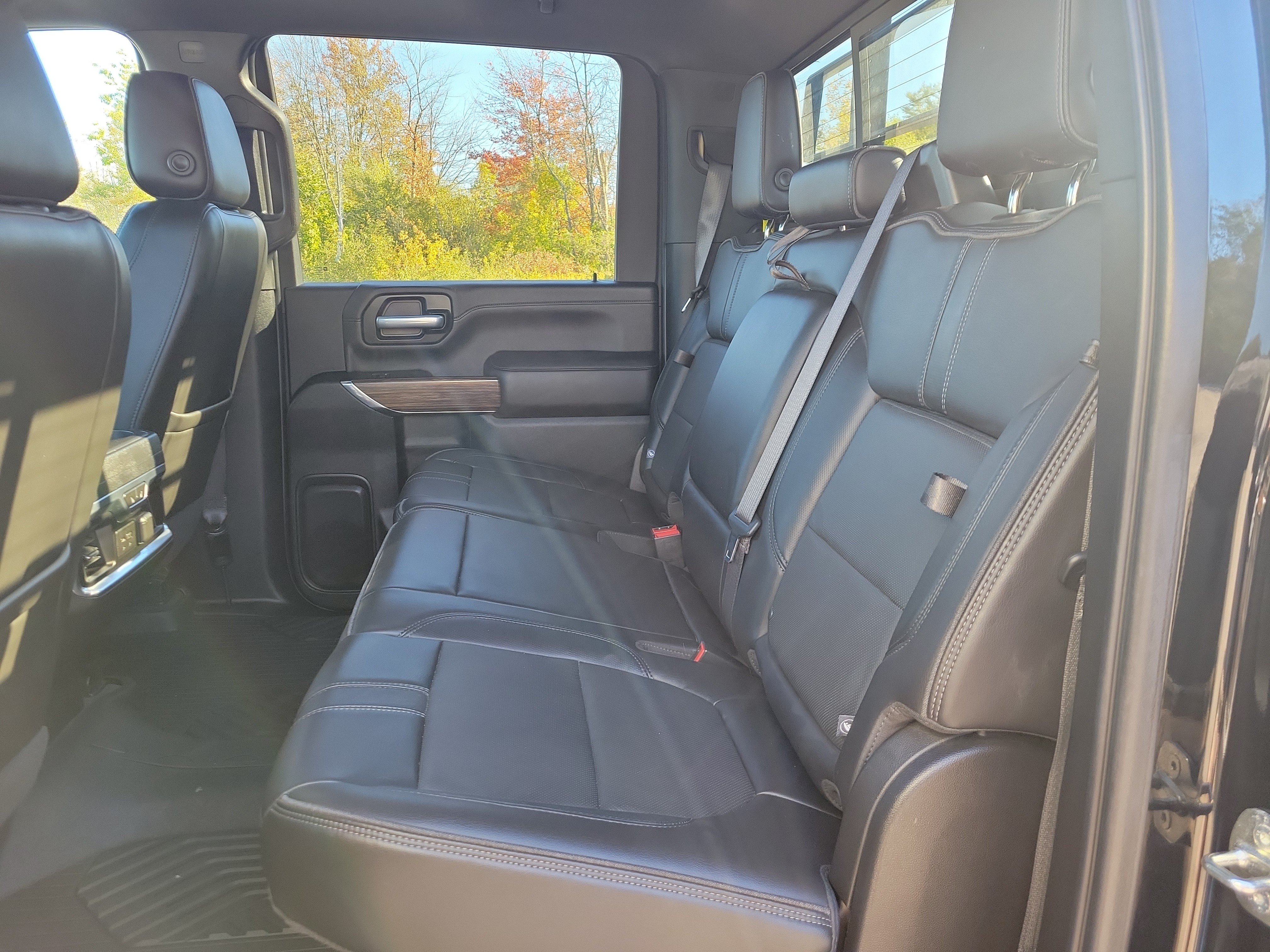 Used 2020 Chevrolet Silverado 2500 High Country w/ Technology Package AWD/4WD image 16