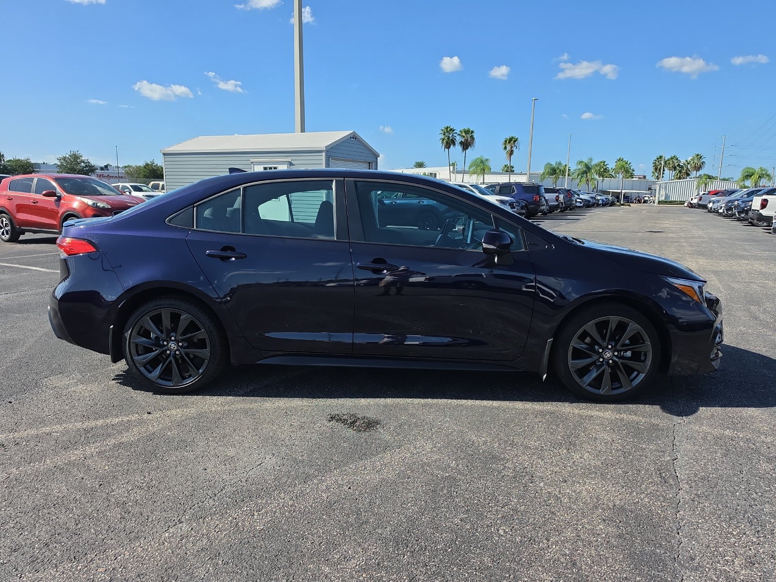 Used 2025 Toyota Corolla SE w/ SE Premium Package FWD image 3