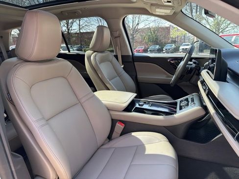 Used 2023 Lincoln Aviator AWD w/ Premium Package image 24
