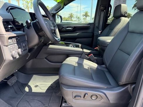 Used 2025 Chevrolet Tahoe Z71 w/ Z71 Off-Road Package AWD/4WD image 6