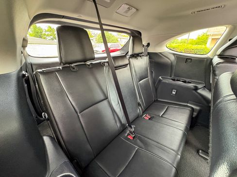 Used 2024 Toyota Highlander XLE AWD/4WD image 30