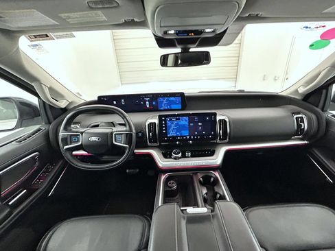 Used 2025 Ford Expedition Platinum AWD/4WD image 14
