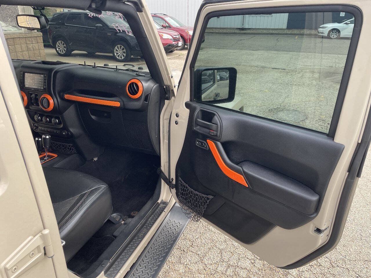 Used 2016 Jeep Wrangler Unlimited Sahara AWD/4WD image 29