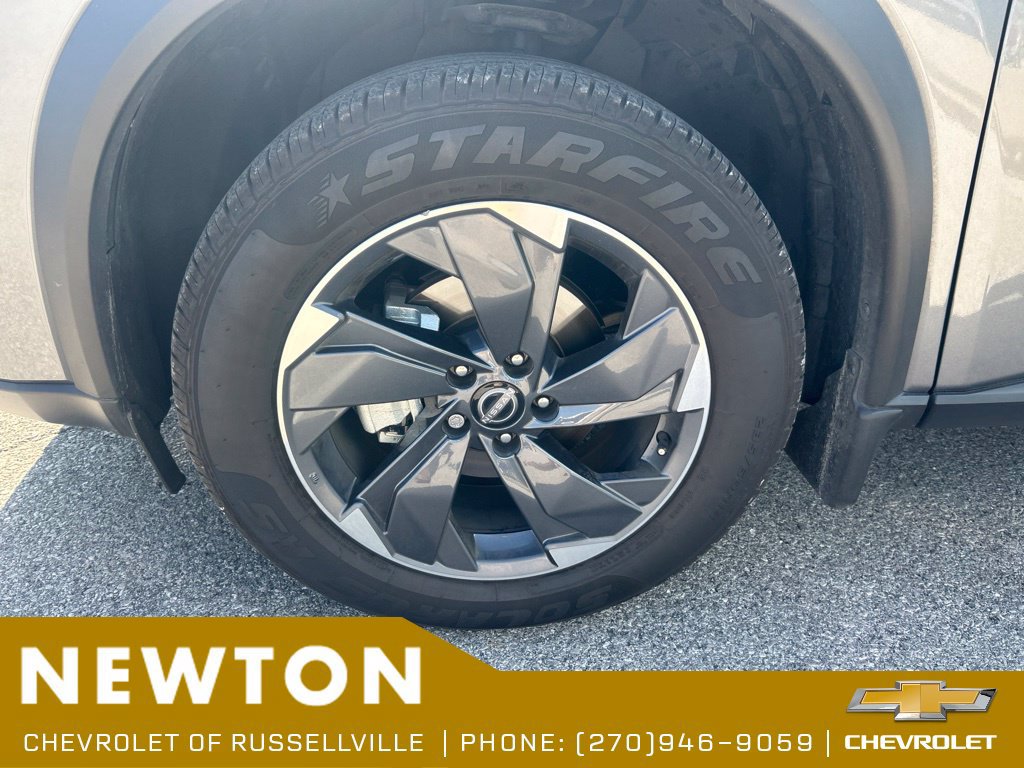 Used 2025 Nissan Rogue SV FWD image 19