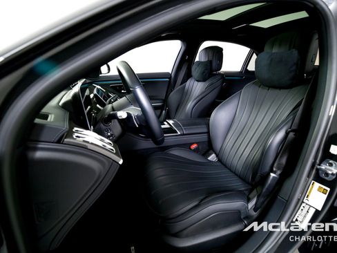 Used 2022 Mercedes-Benz S 580 4MATIC Sedan w/ AMG Line Package image 11