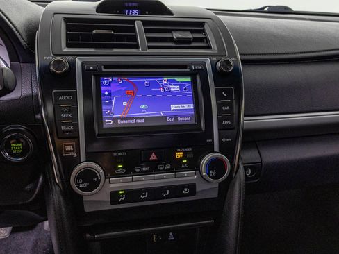 Used 2012 Toyota Camry SE w/ Leather Pkg FWD image 28