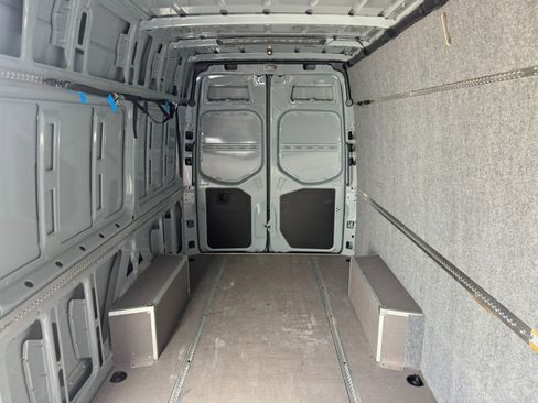 Used 2023 Mercedes-Benz Sprinter 2500 w/ Acoustic Package image 32