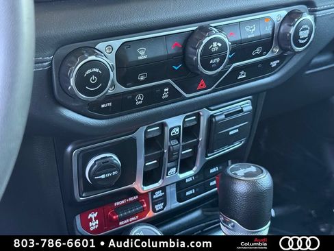 Used 2024 Jeep Wrangler Unlimited Rubicon AWD/4WD image 33