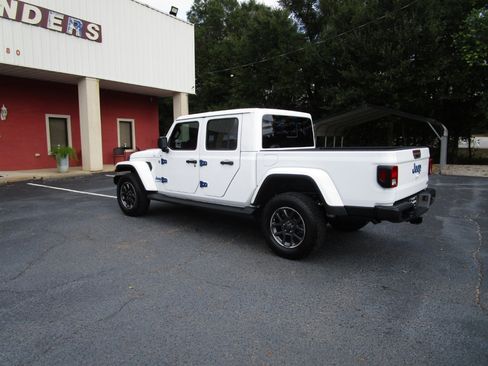 Used 2020 Jeep Gladiator Overland w/ Cold Weather Group image 3