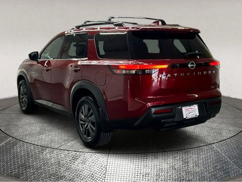 Used 2022 Nissan Pathfinder SV image 6