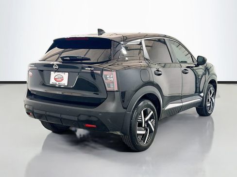Used 2025 Nissan Kicks SV FWD image 4