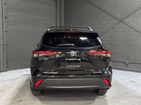 Used 2023 Toyota Highlander XLE AWD/4WD image 5